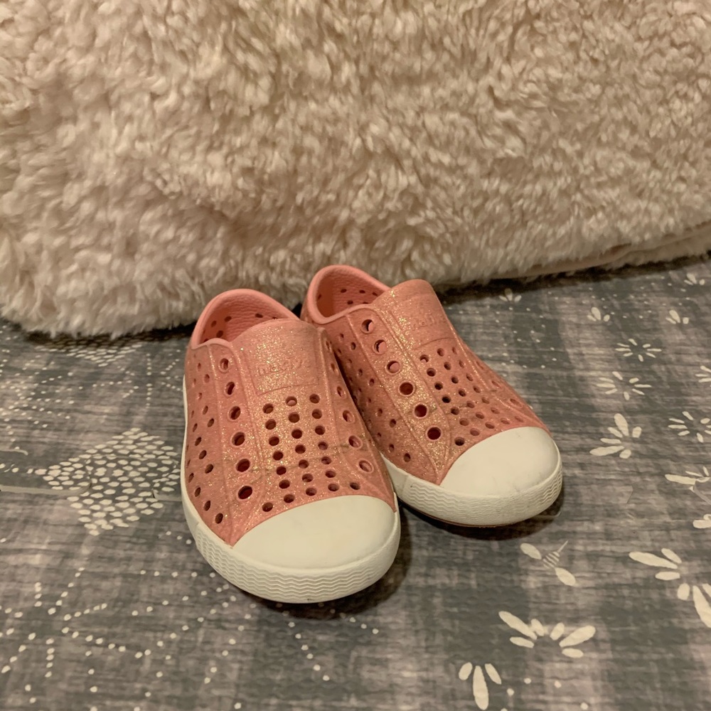 Native toddler pink glitter Jefferson slip ons